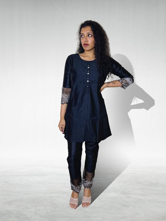 Black Kurta Set with Elegant Lace Embroidery for Women